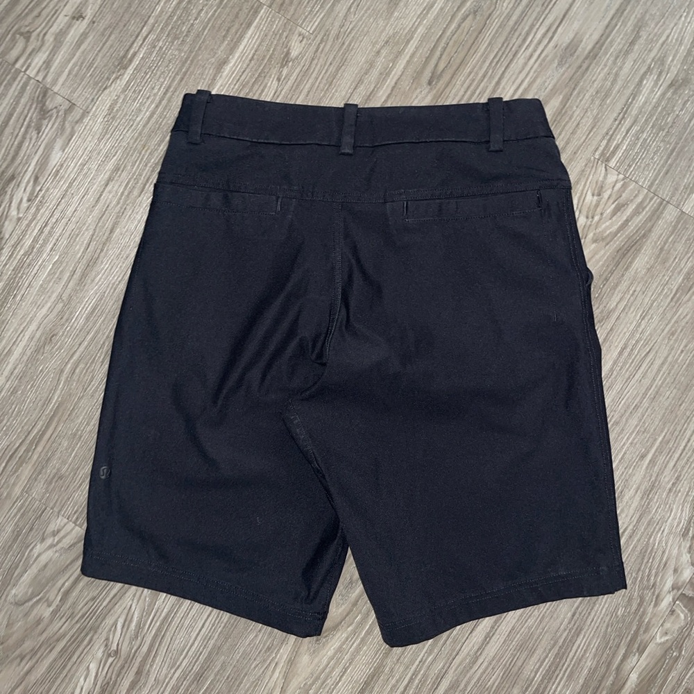 lululemon athletica Black and Tan Men Shorts Flat Front - Picture 9 of 13